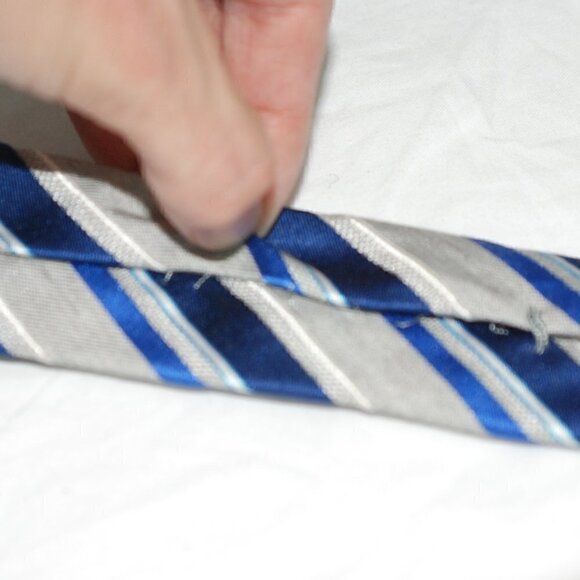 58” Mens Geoffrey Beene Stiped Blue Gray Tie GUC - Picture 2 of 6